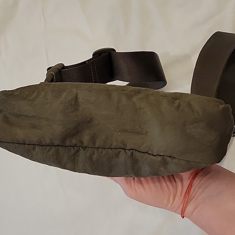 Lululemon Everywhere Belt Bag Army Green - Picture 7 of 13